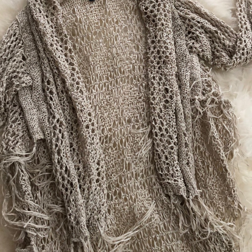 SAKS FIFTH AVENUE beige wrap with sleeves - Picture 3 of 6